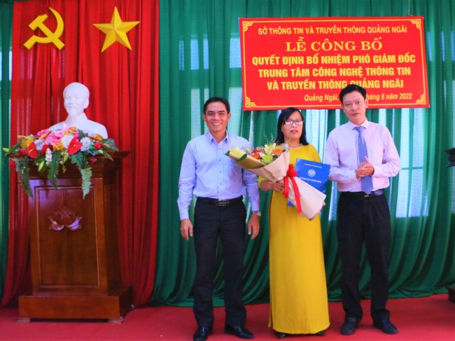 Công bố quyết định bổ nhiệm Phó Giám đốc Trung tâm công nghệ Thông tin và Truyền thông